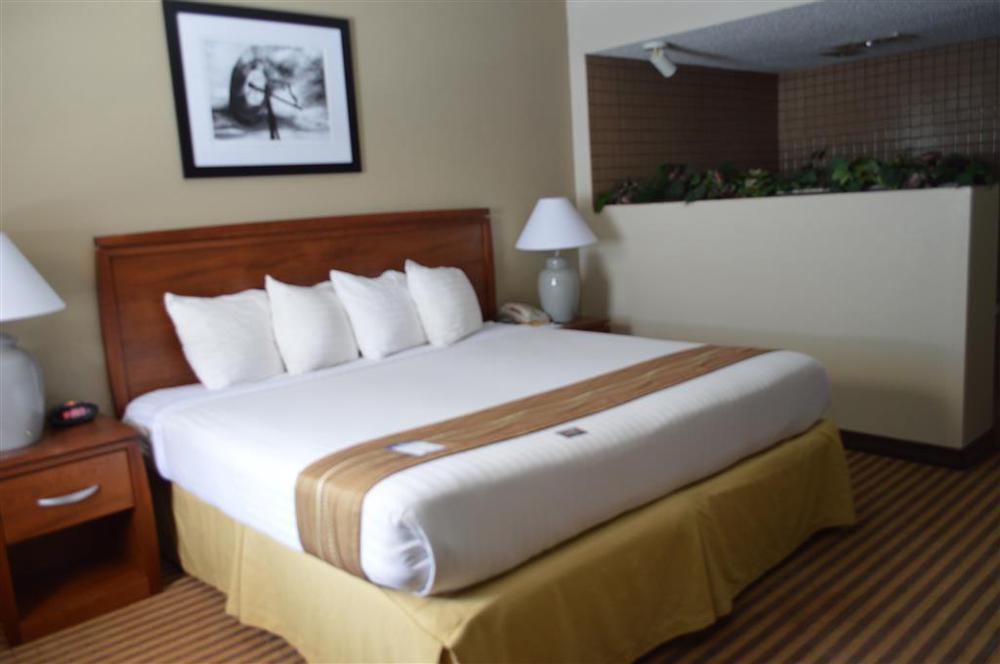 إمبوريا Best Western Hospitality House الغرفة الصورة