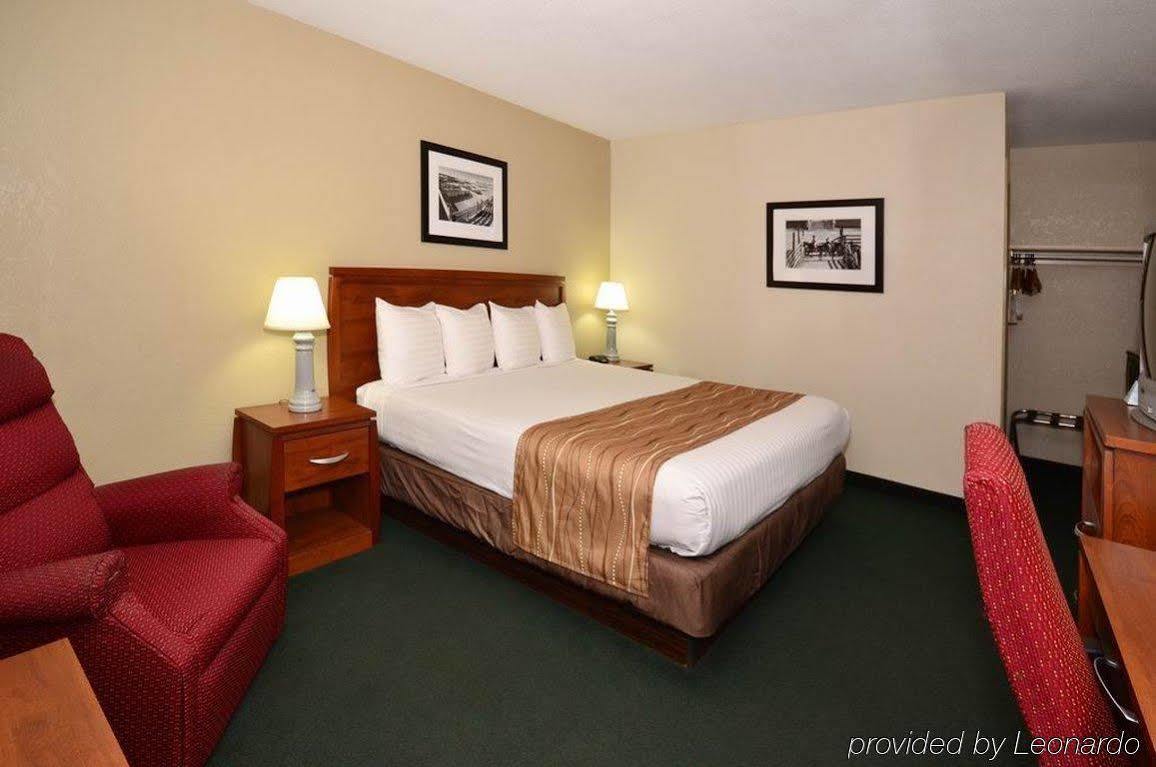 إمبوريا Best Western Hospitality House الغرفة الصورة