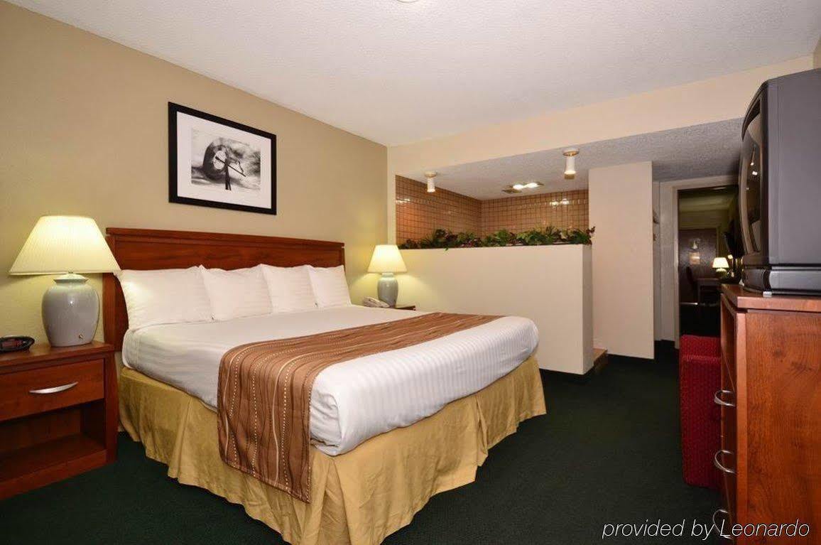 إمبوريا Best Western Hospitality House الغرفة الصورة